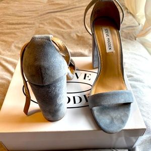 Steve Madden Carson heels in baby blue, size 9.
